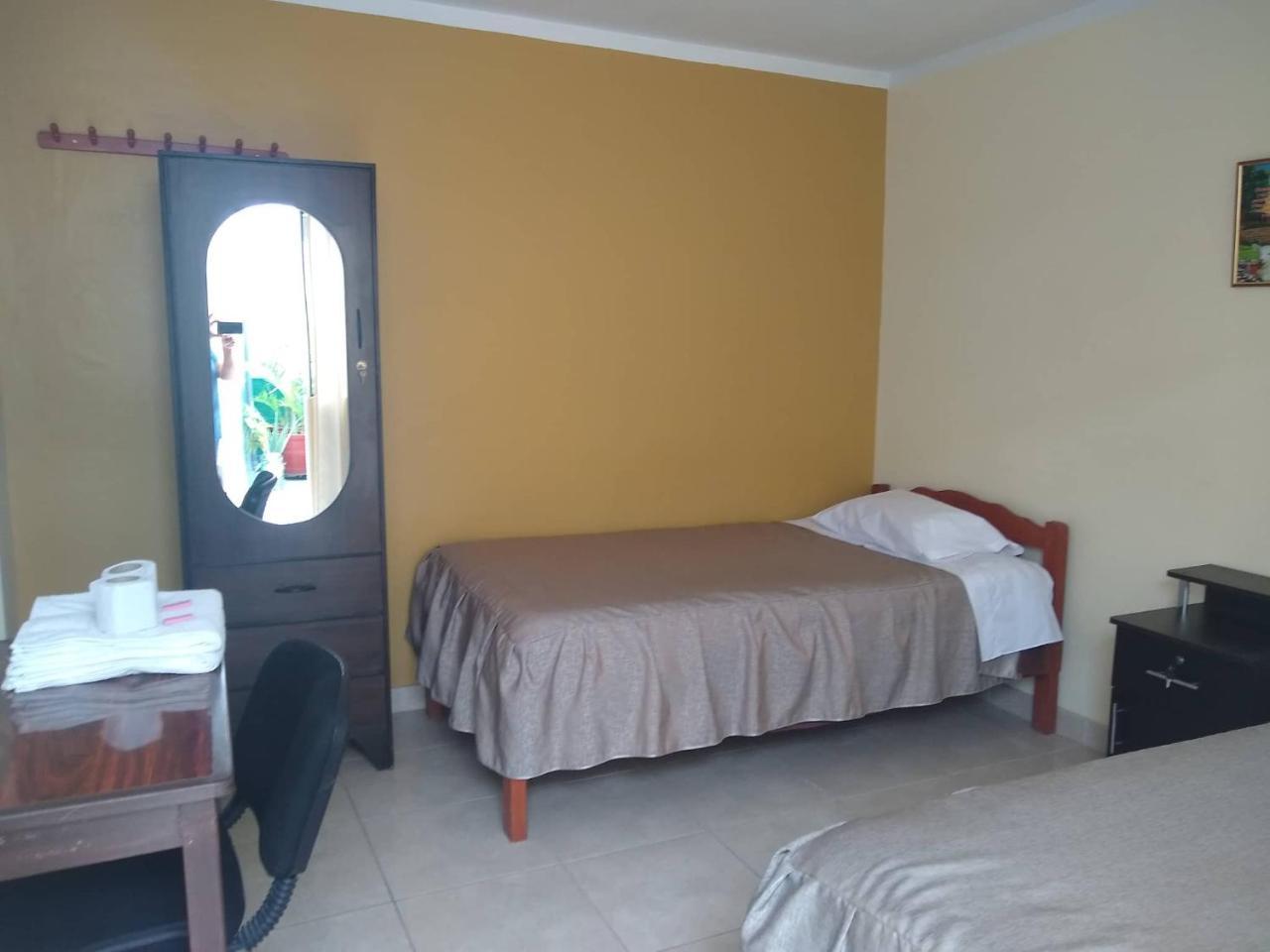 Hospedaje Golden Inn Camana Exterior photo